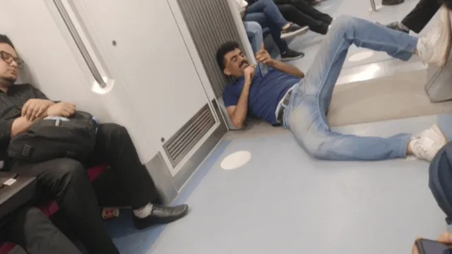 man-lies-down-on-delhi-metro-floor-blocks-way-to-adjoining-coach-internet-calls-it-uncool